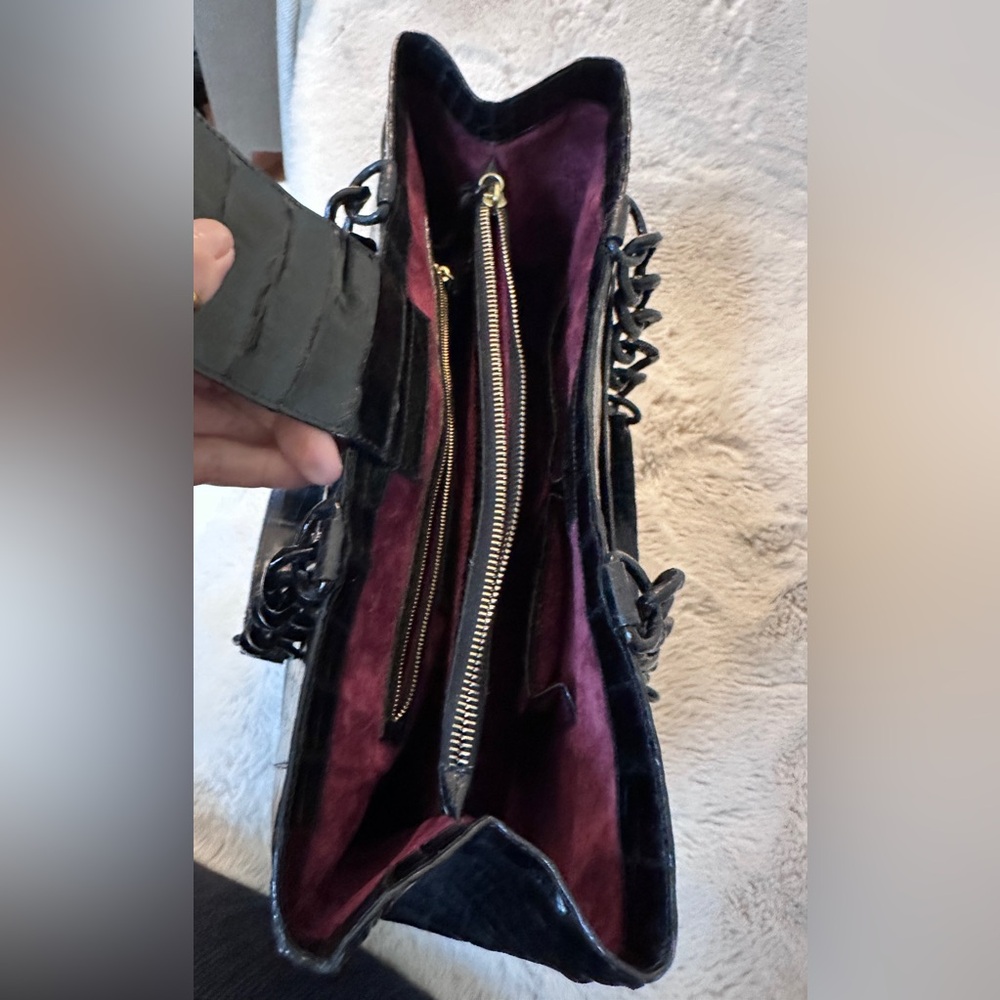 NANCY GONGALES ALLIGATOR SHOULDER HANDBAG.
Like New - Picture 2 of 14